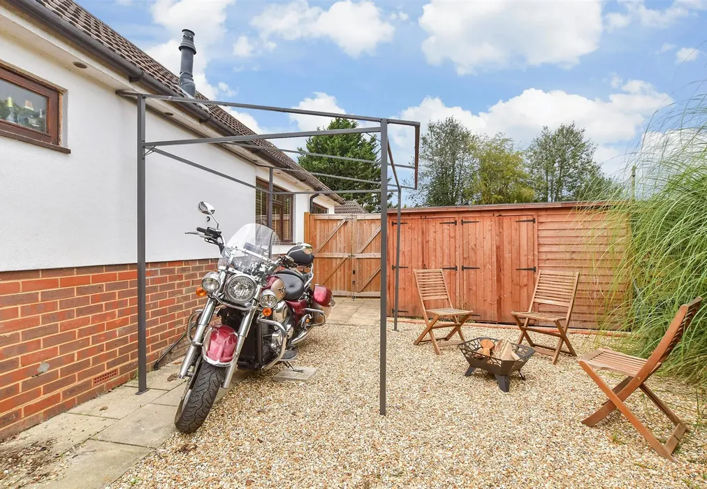 Side Garden - St. John's Avenue, Leatherhead, Surrey - Wards of Kent
