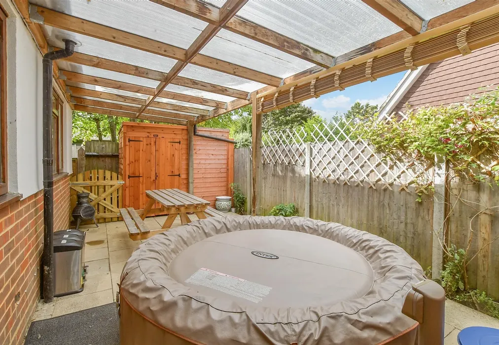 External Feature - St. John's Avenue, Leatherhead, Surrey - Wards of Kent