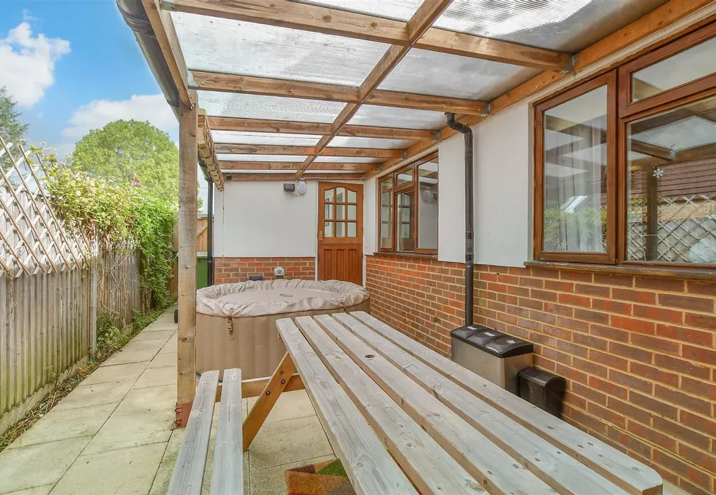 External Feature - St. John's Avenue, Leatherhead, Surrey - Wards of Kent