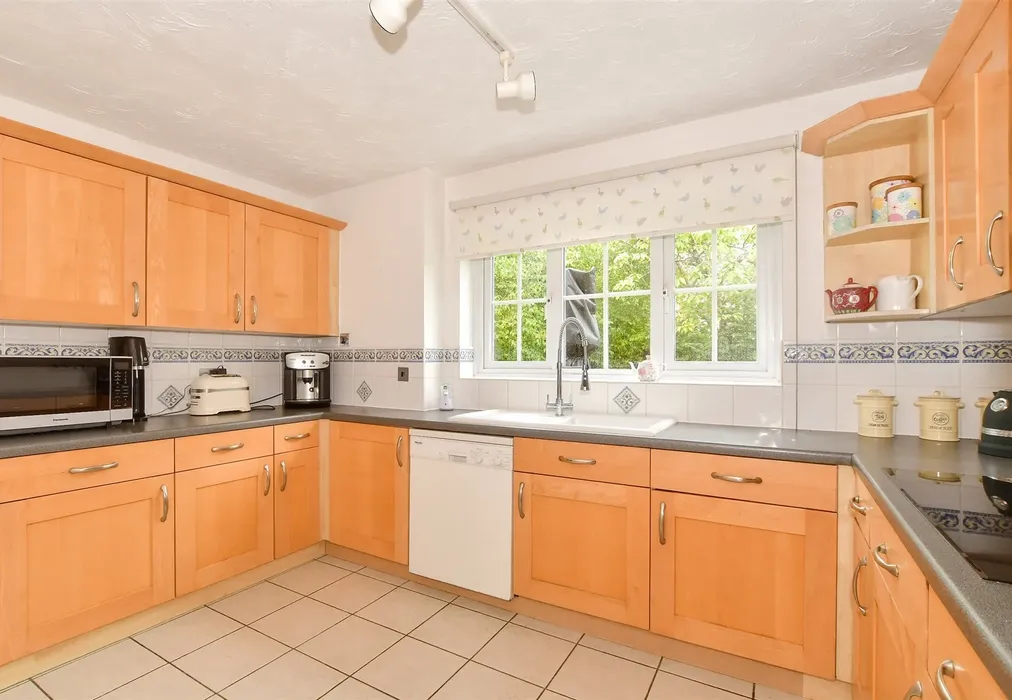 Kitchen - Foster Lane, Ashington, West Sussex - Wards of Kent