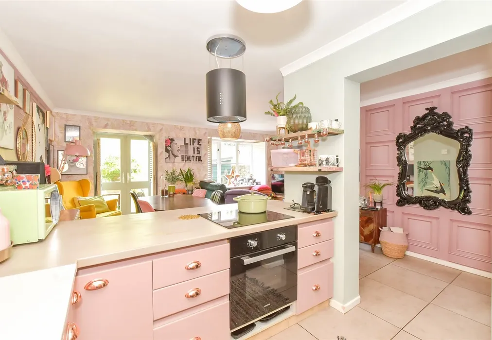 Kitchen - Mount Pleasant, Arundel, West Sussex - Wards of Kent