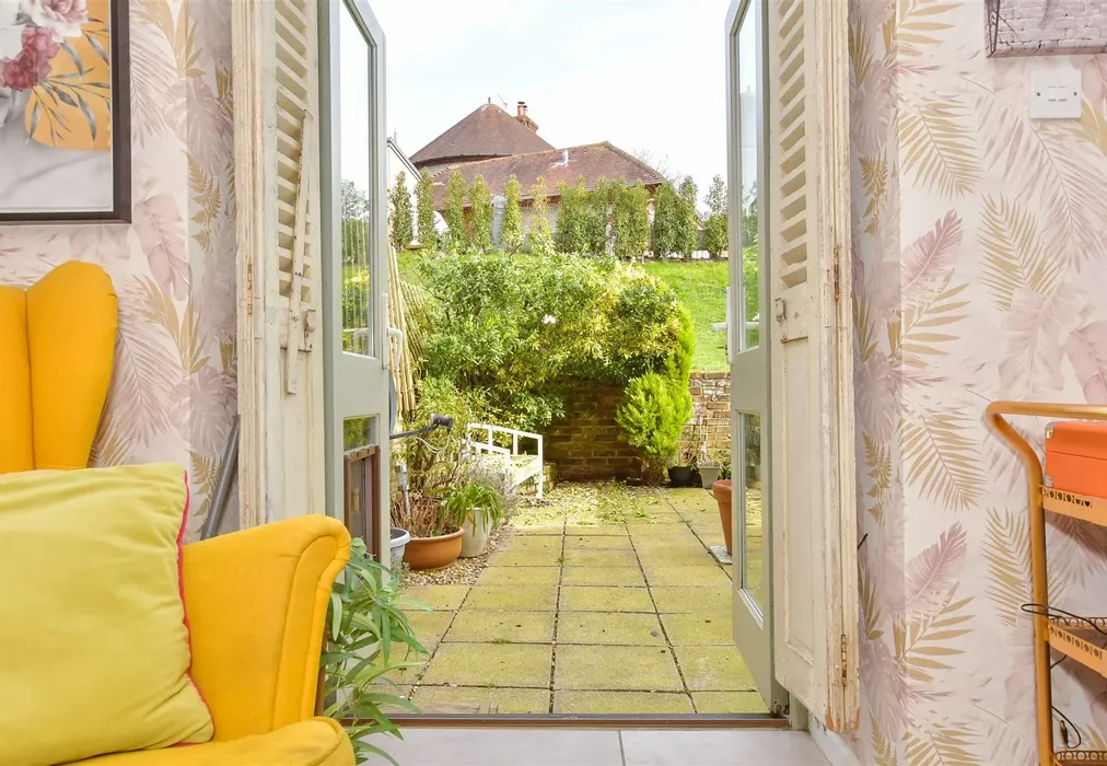 Internal Feature - Mount Pleasant, Arundel, West Sussex - Wards of Kent