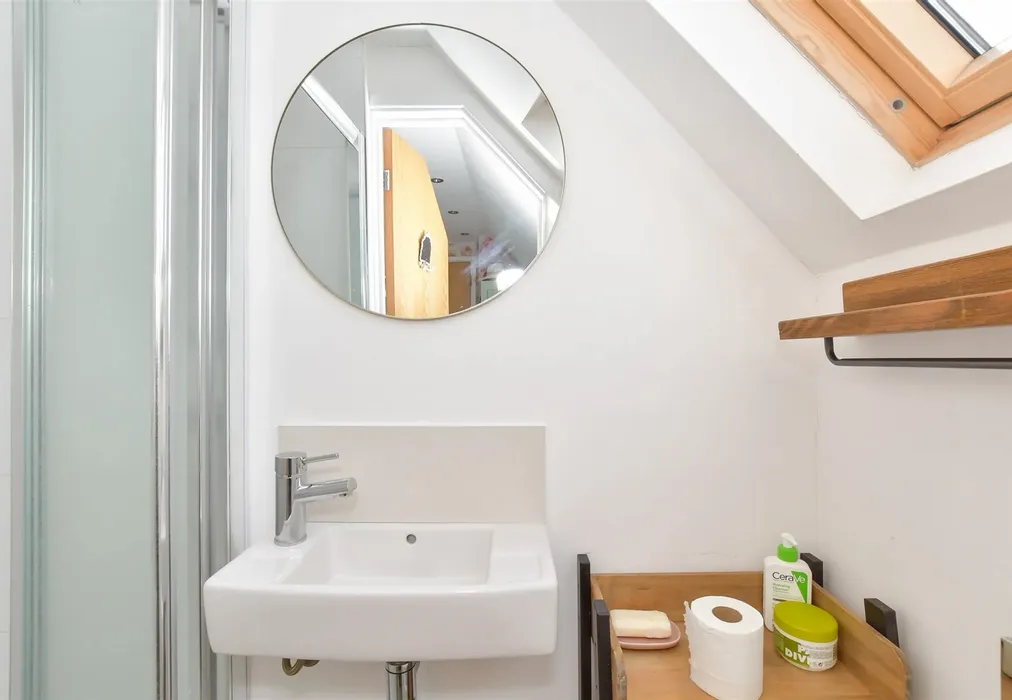 En-Suite Shower Room - Mount Pleasant, Arundel, West Sussex - Wards of Kent