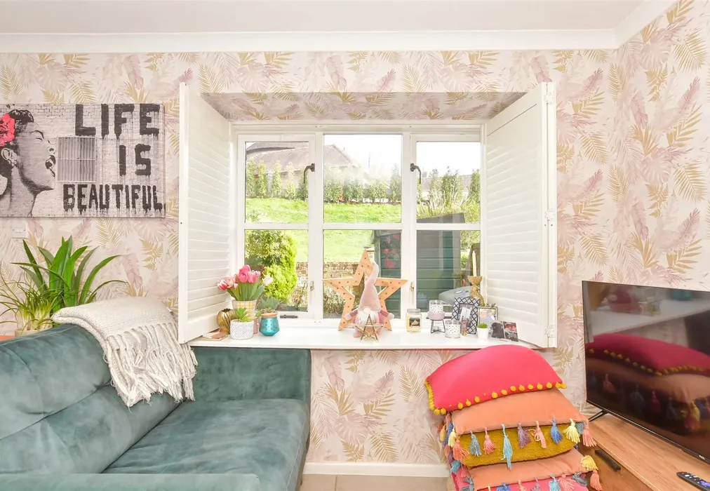 Internal Lifestyle Photograph - Mount Pleasant, Arundel, West Sussex - Wards of Kent