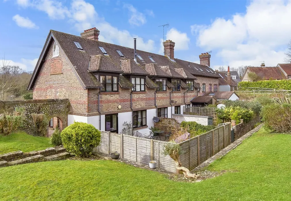 Communal Garden - Mount Pleasant, Arundel, West Sussex - Wards of Kent