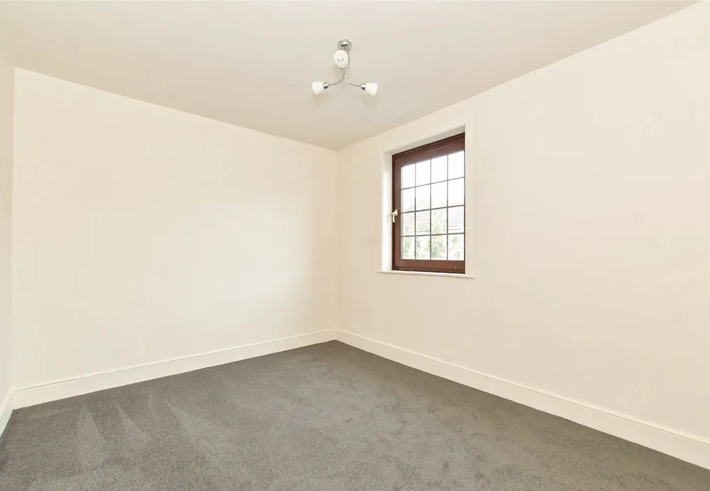 Bedroom 1 - Trevor Road, Southsea, Hampshire - Wards of Kent