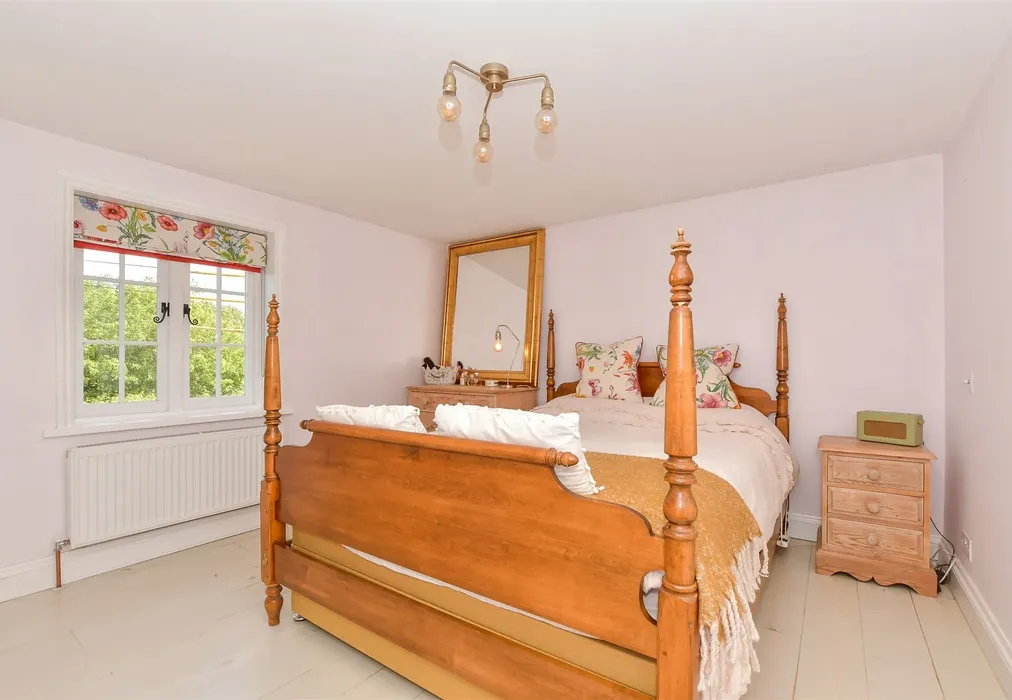 Bedroom 1 - Hunton Road, Chainhurst, Marden, Kent - Wards of Kent