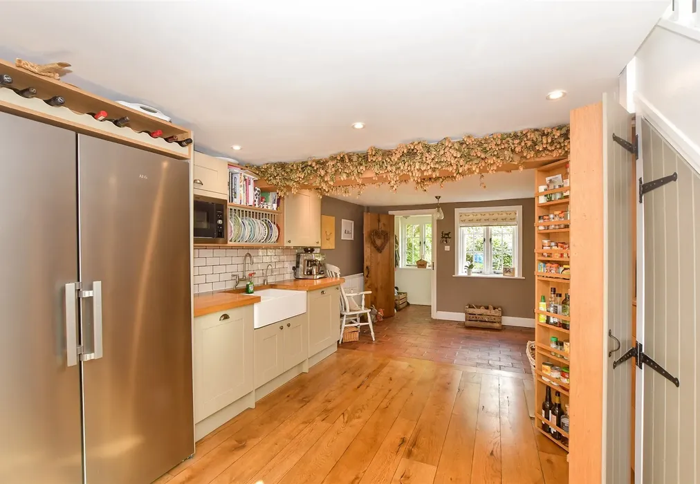 Kitchen Area - Hunton Road, Chainhurst, Marden, Kent - Wards of Kent