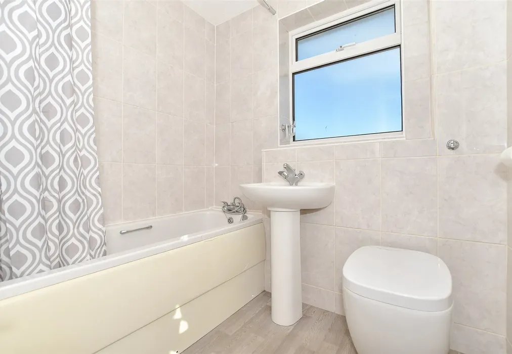 Bathroom - Benden Close, Staplehurst, Tonbridge, Kent - Wards of Kent
