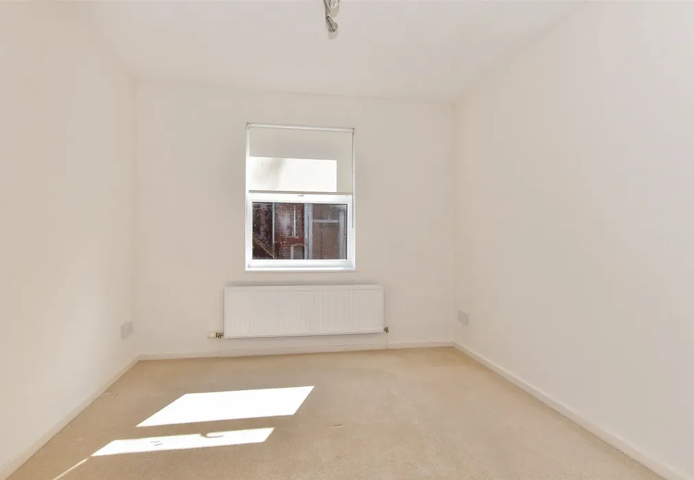 Bedroom 1 - Rochester Avenue, Canterbury, Kent - Wards of Kent