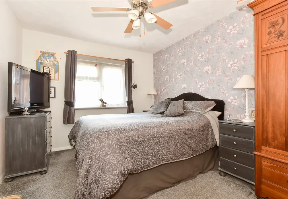 Bedroom 2 - St. Saviour's Road, Totland Bay, Isle of Wight - Wards of Kent