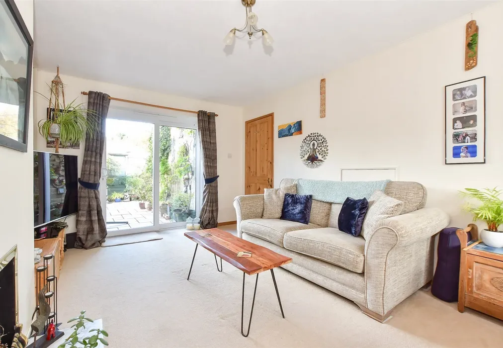 Lounge - St. Saviour's Road, Totland Bay, Isle of Wight - Wards of Kent