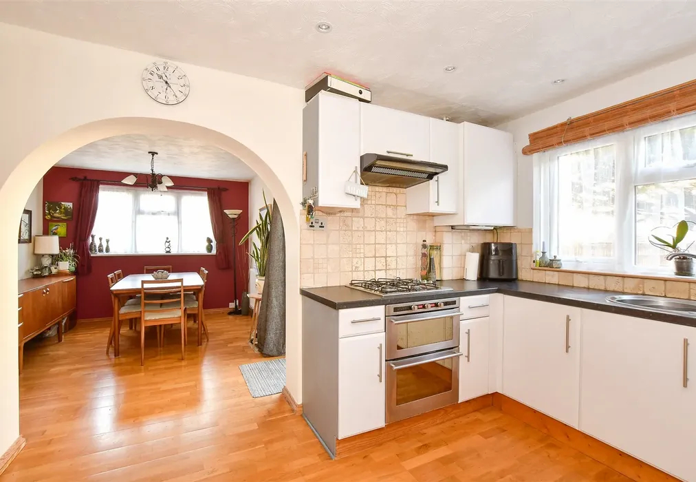 Kitchen - St. Saviour's Road, Totland Bay, Isle of Wight - Wards of Kent