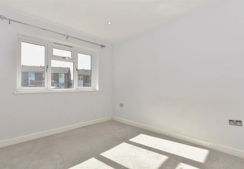 Bedroom 1 - Stanhope Close, Maidstone, Kent - Wards of Kent