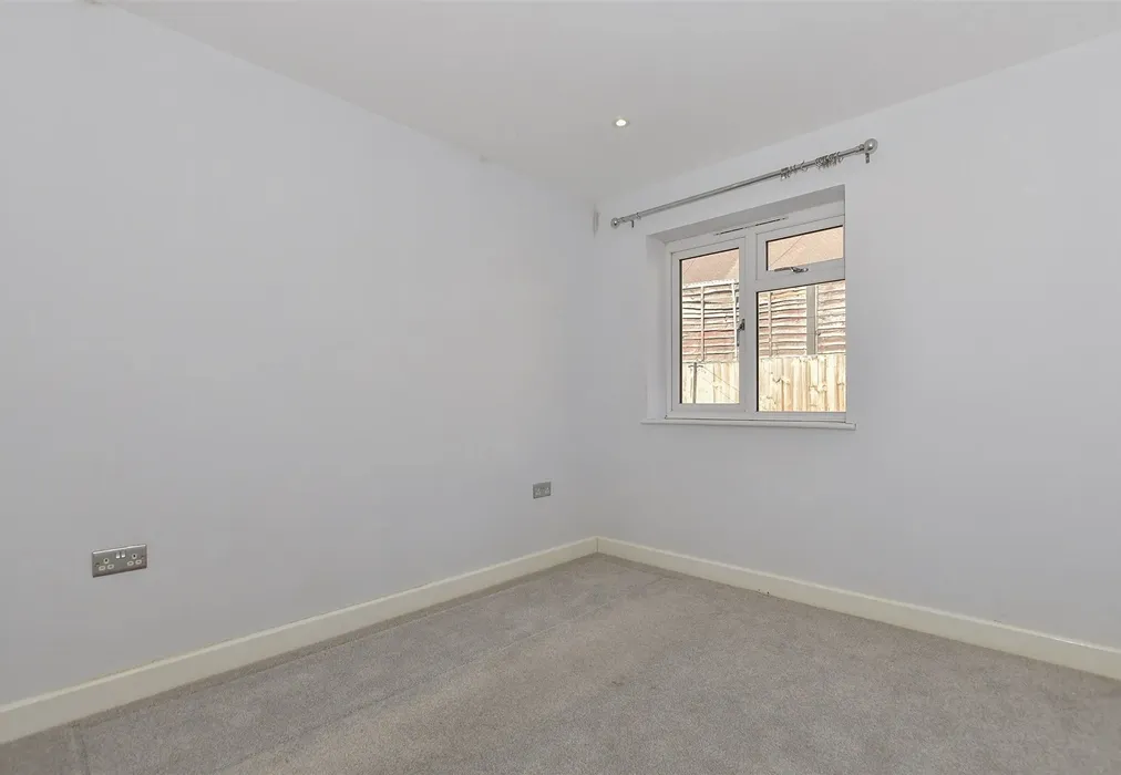 Bedroom 2 - Stanhope Close, Maidstone, Kent - Wards of Kent
