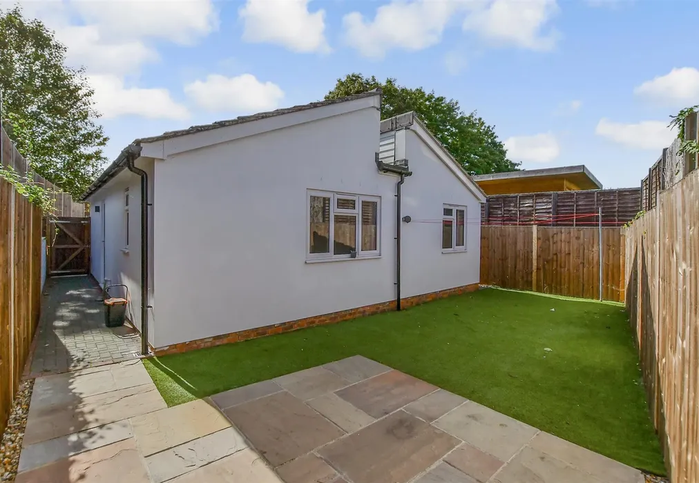 Rear Garden - Stanhope Close, Maidstone, Kent - Wards of Kent