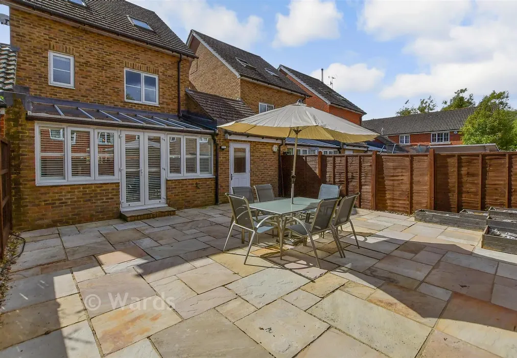 Rear Garden - Cantium Place, Snodland, Kent - Wards of Kent