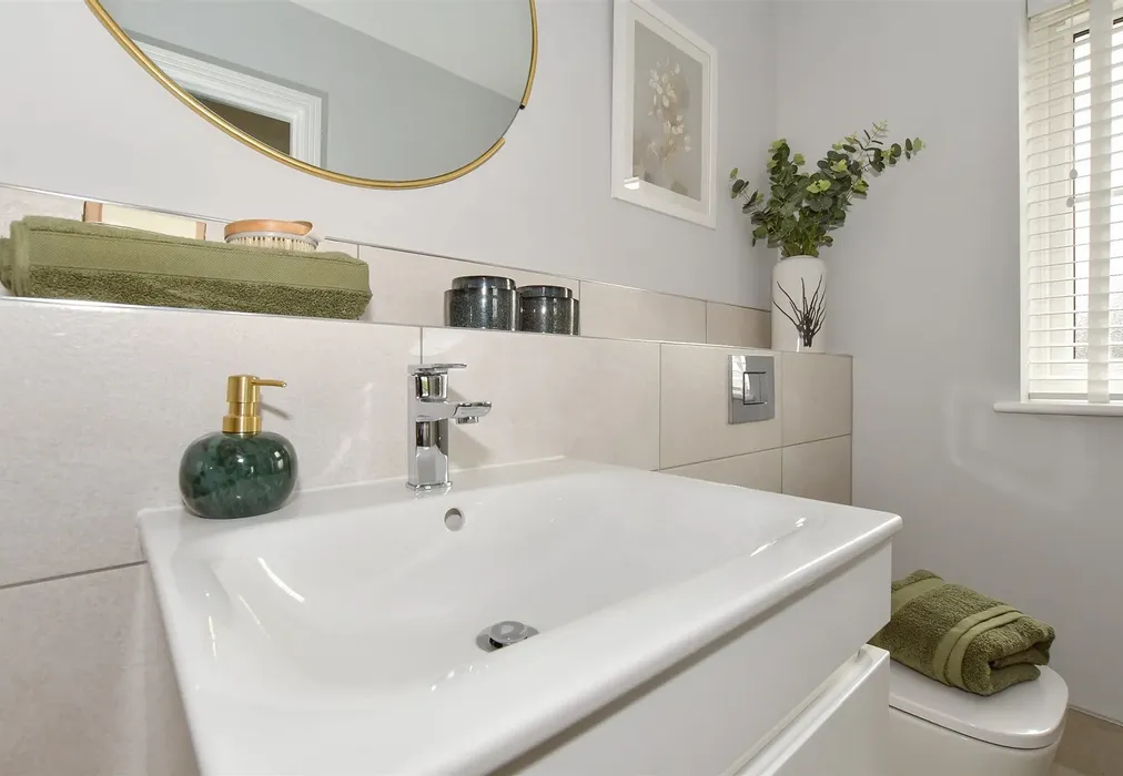 En-Suite Showhome - The Gallops, Sandygate Lane, Lower Beeding, Horsham, West Sussex - Wards of Kent