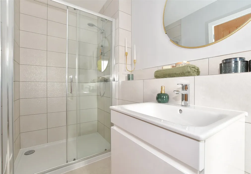 En-Suite Showhome - The Gallops, Sandygate Lane, Lower Beeding, Horsham, West Sussex - Wards of Kent