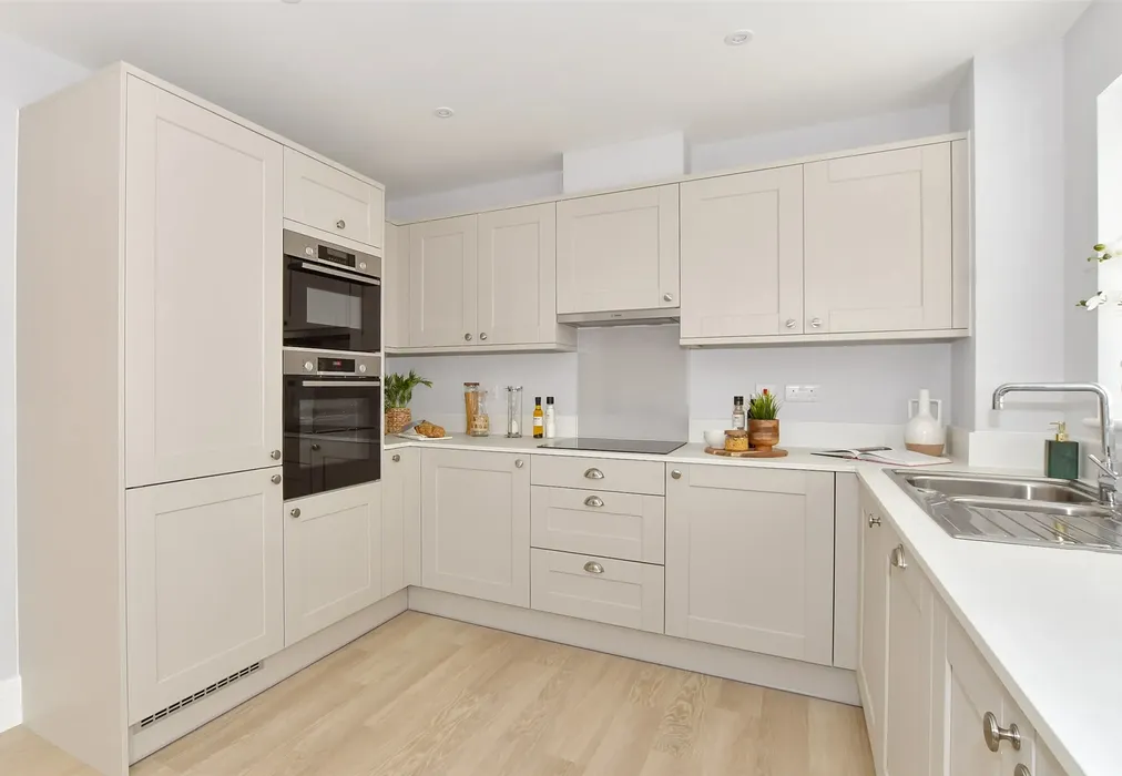 Kitchen Showhome - The Gallops, Sandygate Lane, Lower Beeding, Horsham, West Sussex - Wards of Kent