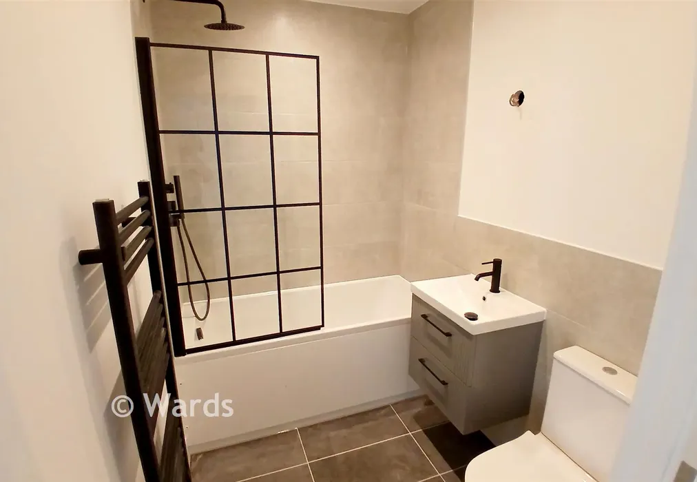 Bathroom - Holman House, Station Road, Staplehurst, Tonbridge, Kent - Wards of Kent