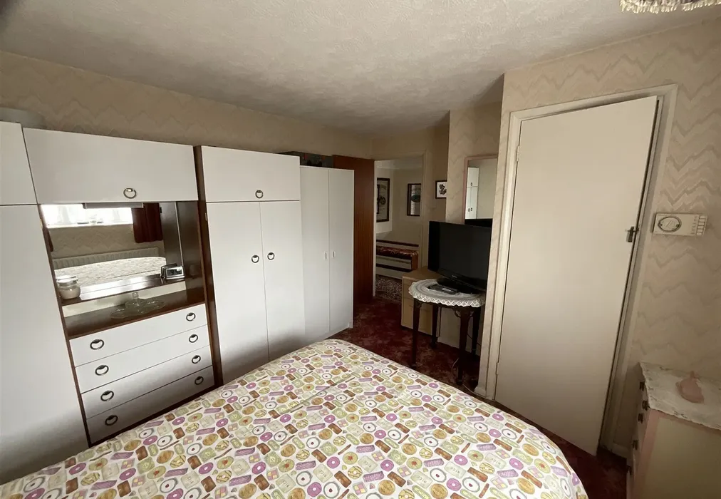 Bedroom - Colyers Lane, Erith, Kent - Wards of Kent