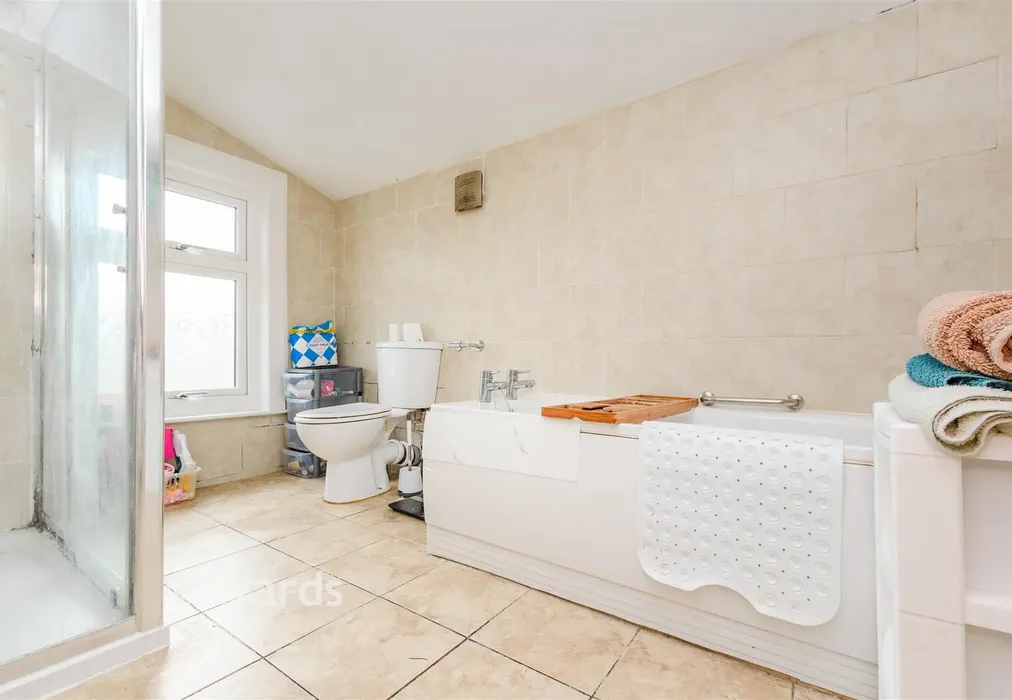Bathroom - Gillingham Road, Gillingham, Kent - Wards of Kent