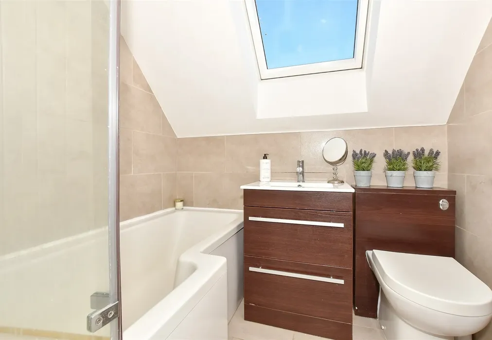 Bathroom - Mickleburgh Avenue, Herne Bay, Kent - Wards of Kent