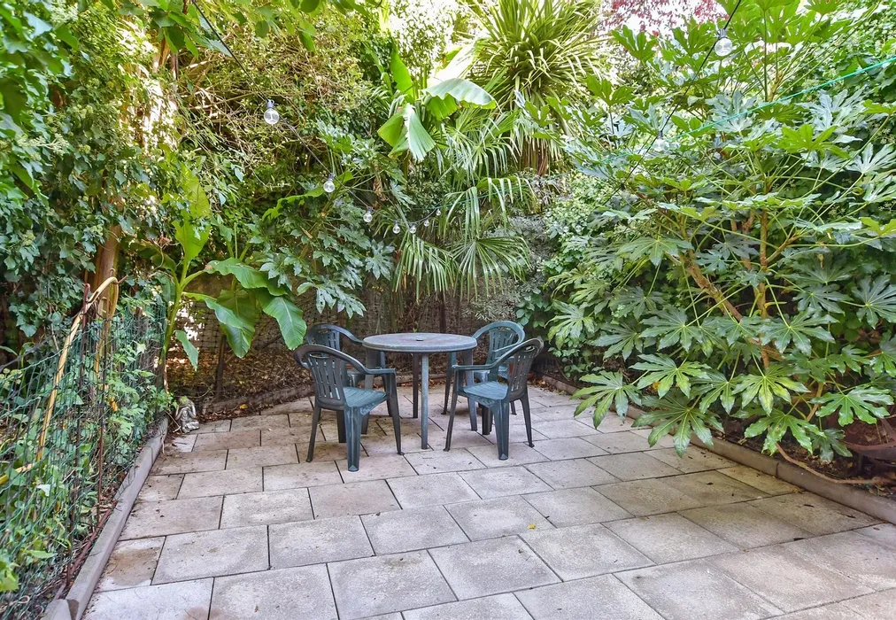 Rear Garden - Gladstone Place, Brighton, East Sussex - Wards of Kent