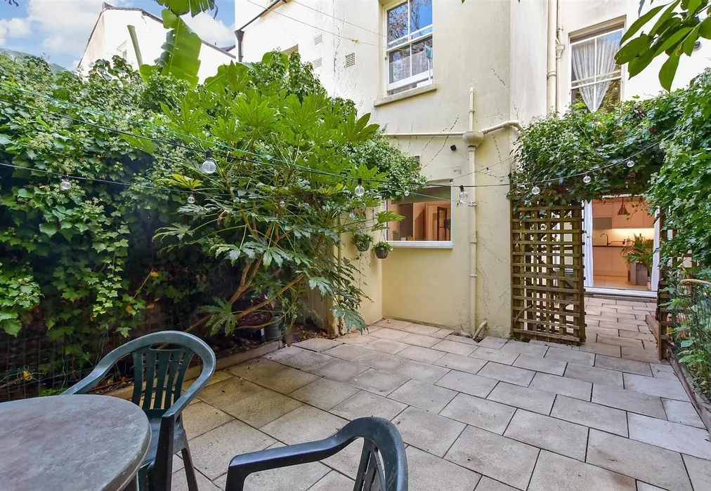 Rear Garden - Gladstone Place, Brighton, East Sussex - Wards of Kent