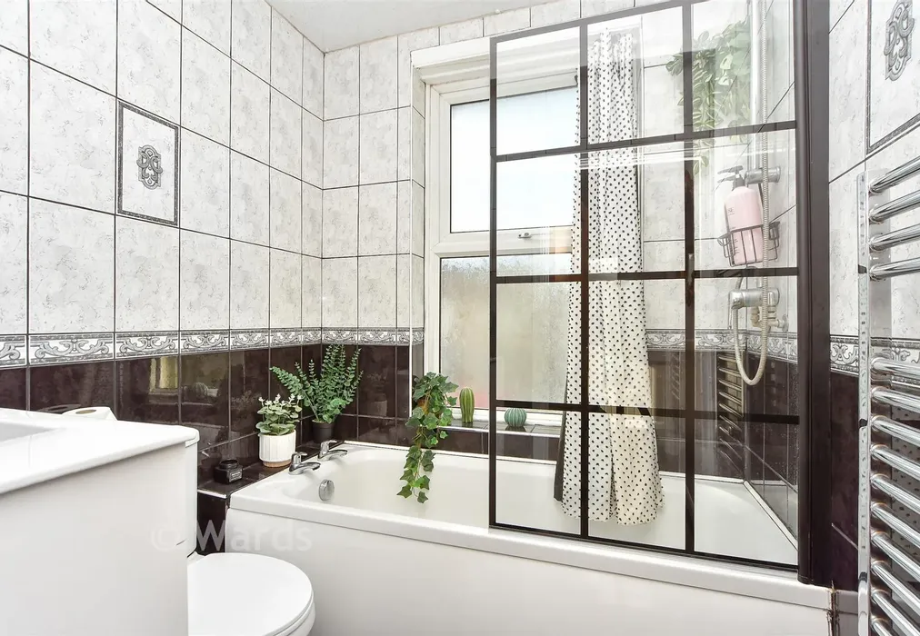 Bathroom - Coronation Road, Sheerness, Kent - Wards of Kent