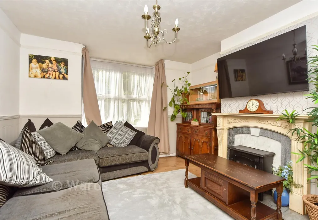 Lounge - Coronation Road, Sheerness, Kent - Wards of Kent