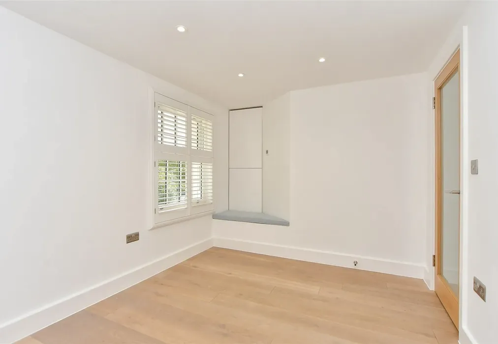 Bedroom 2 - The Street, Horton Kirby, Kent - Wards of Kent