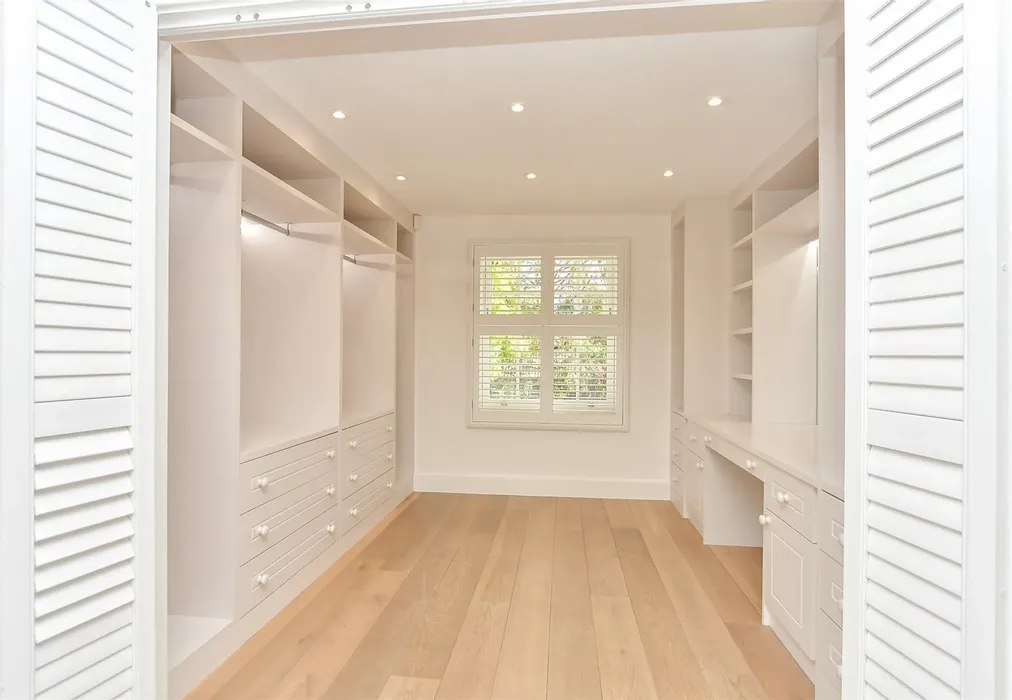 Walk-In Wardrobe - The Street, Horton Kirby, Kent - Wards of Kent