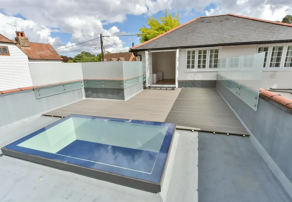 Roof Terrace - The Street, Horton Kirby, Kent - Wards of Kent