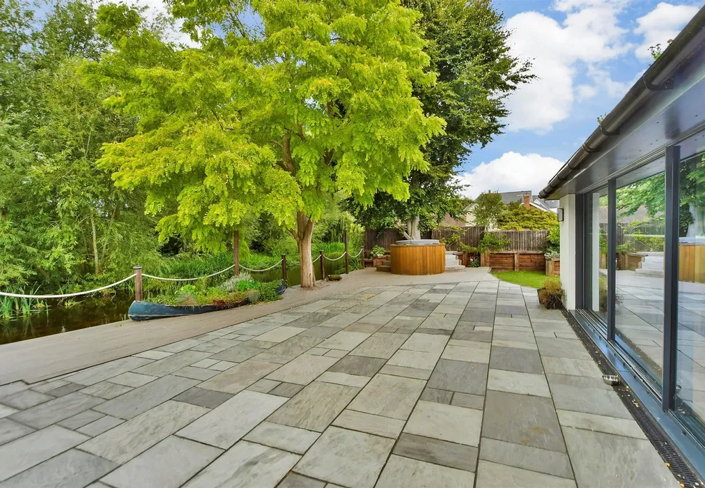 Rear Garden - The Street, Horton Kirby, Kent - Wards of Kent