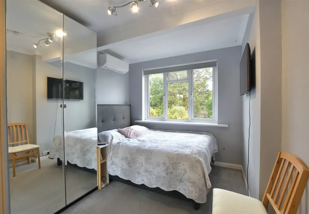 Bedroom 2 - Moreland Way, Chingford - Wards of Kent
