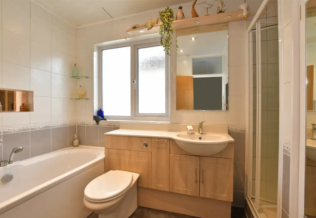 Bathroom - Moreland Way, Chingford - Wards of Kent