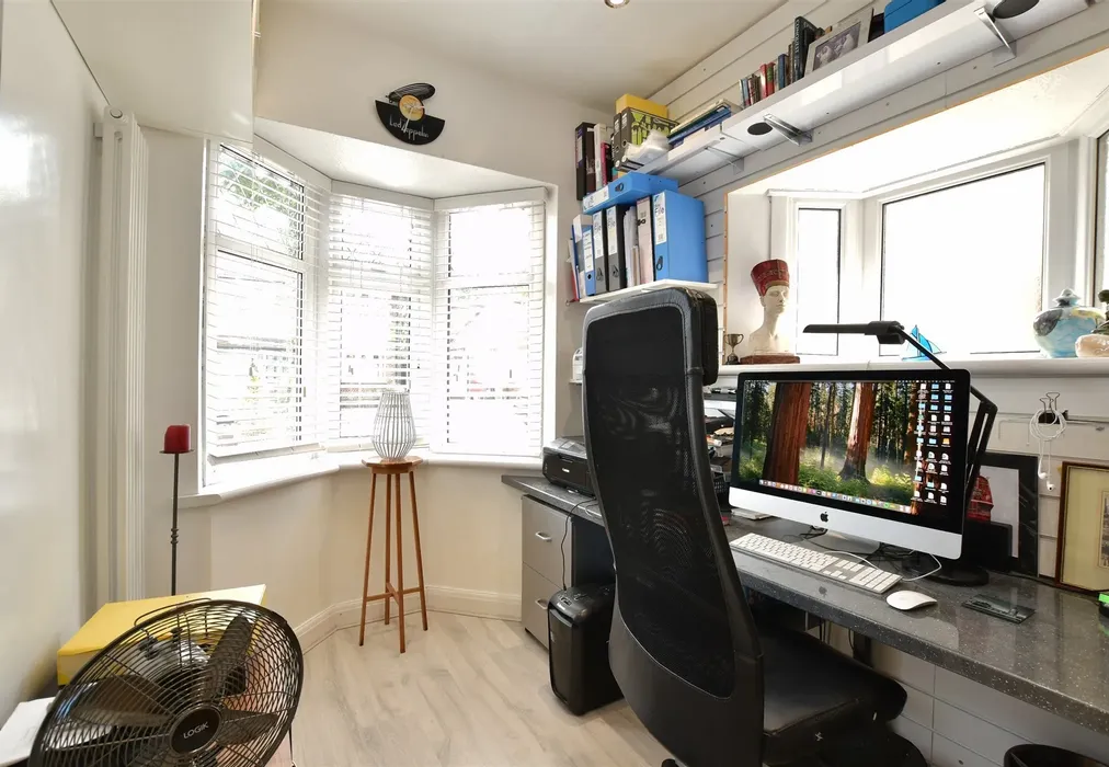 Bedroom 4 - Moreland Way, Chingford - Wards of Kent