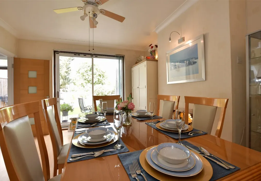 Internal Lifestyle Photograph - Moreland Way, Chingford - Wards of Kent