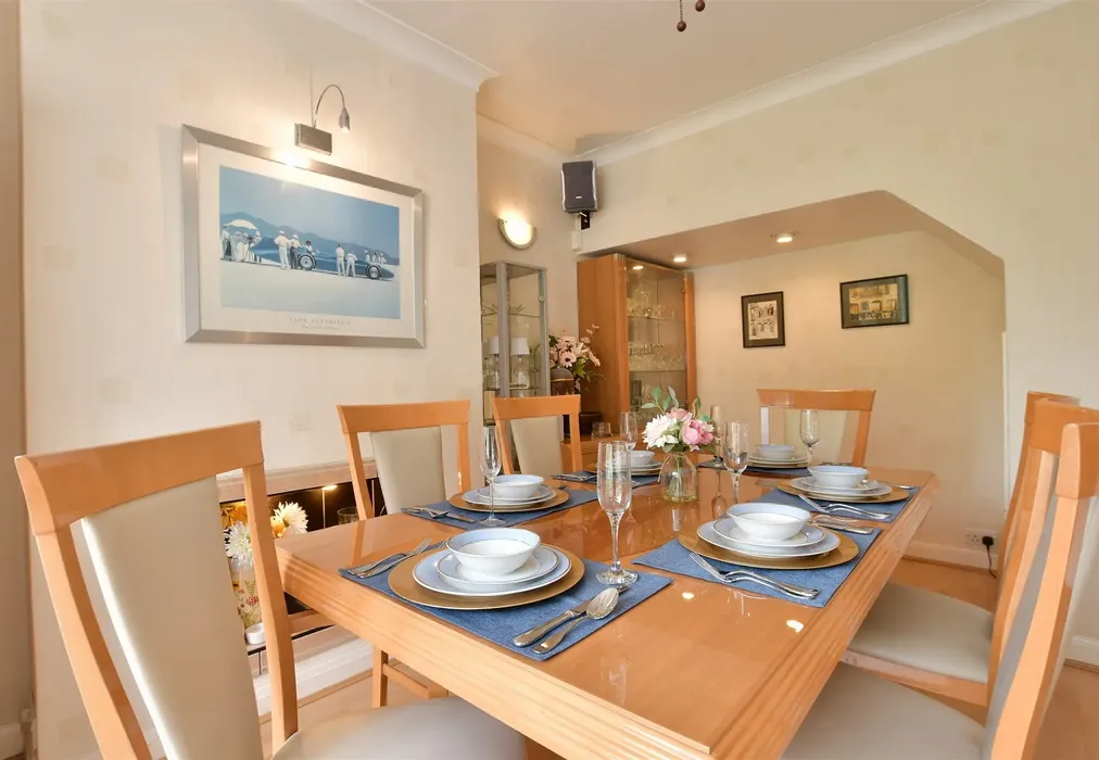 Internal Lifestyle Photograph - Moreland Way, Chingford - Wards of Kent