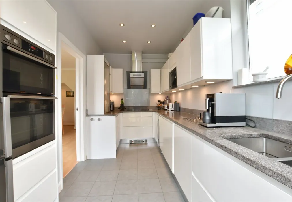 Kitchen - Moreland Way, Chingford - Wards of Kent