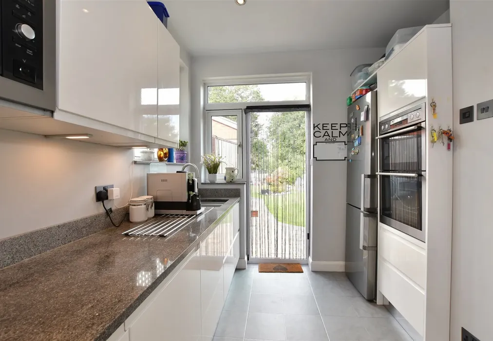Kitchen - Moreland Way, Chingford - Wards of Kent
