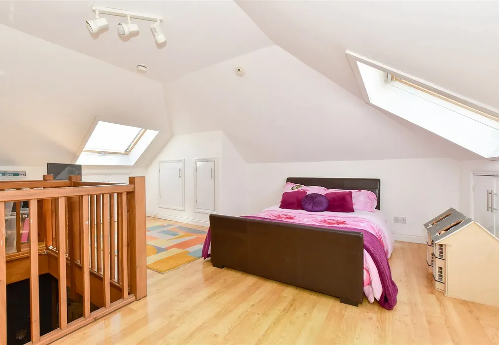 Loft Room - Broadway, Sandown, Isle of Wight - Wards of Kent
