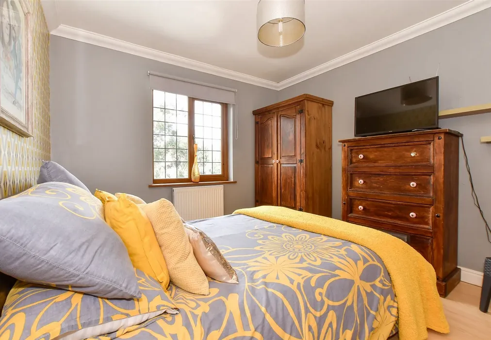 Bedroom 3 - Broadway, Sandown, Isle of Wight - Wards of Kent