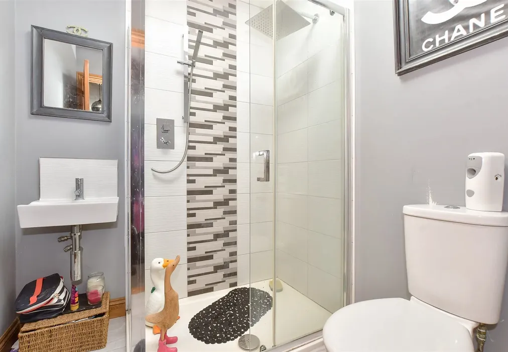 En-Suite Shower Room - Broadway, Sandown, Isle of Wight - Wards of Kent