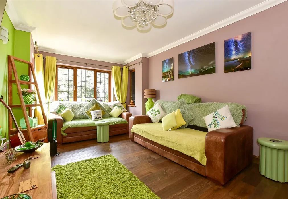 Lounge - Broadway, Sandown, Isle of Wight - Wards of Kent