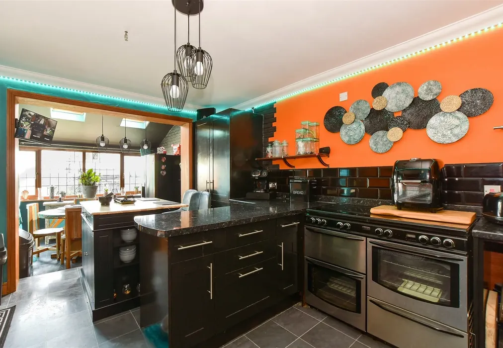 Kitchen - Broadway, Sandown, Isle of Wight - Wards of Kent