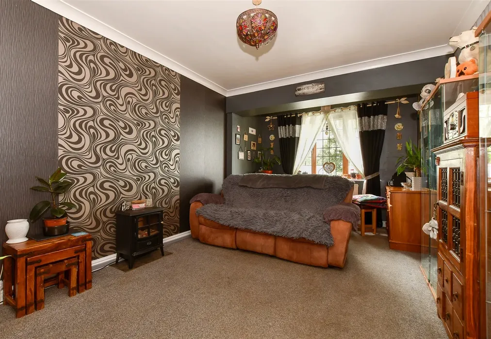 Sitting Room - Broadway, Sandown, Isle of Wight - Wards of Kent