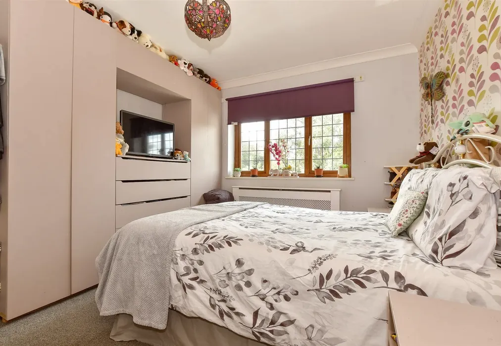 Bedroom 5 - Broadway, Sandown, Isle of Wight - Wards of Kent
